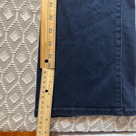 Old Navy Micro Flare Women’s Jeans Size 8 - Picture 4 of 7